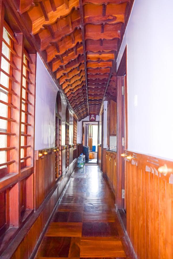 쿠마라콤 Rajahamsam Houseboat 빌라 외부 사진