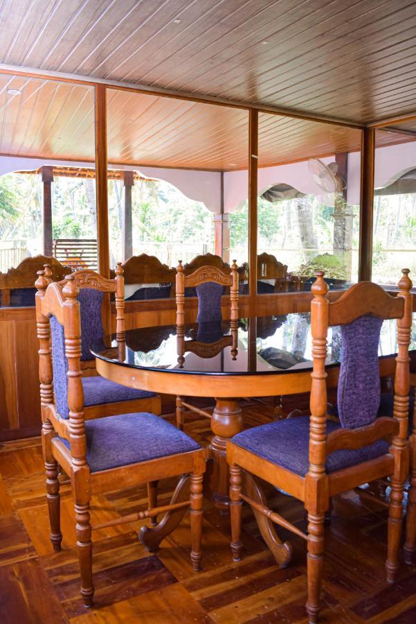 쿠마라콤 Rajahamsam Houseboat 빌라 외부 사진