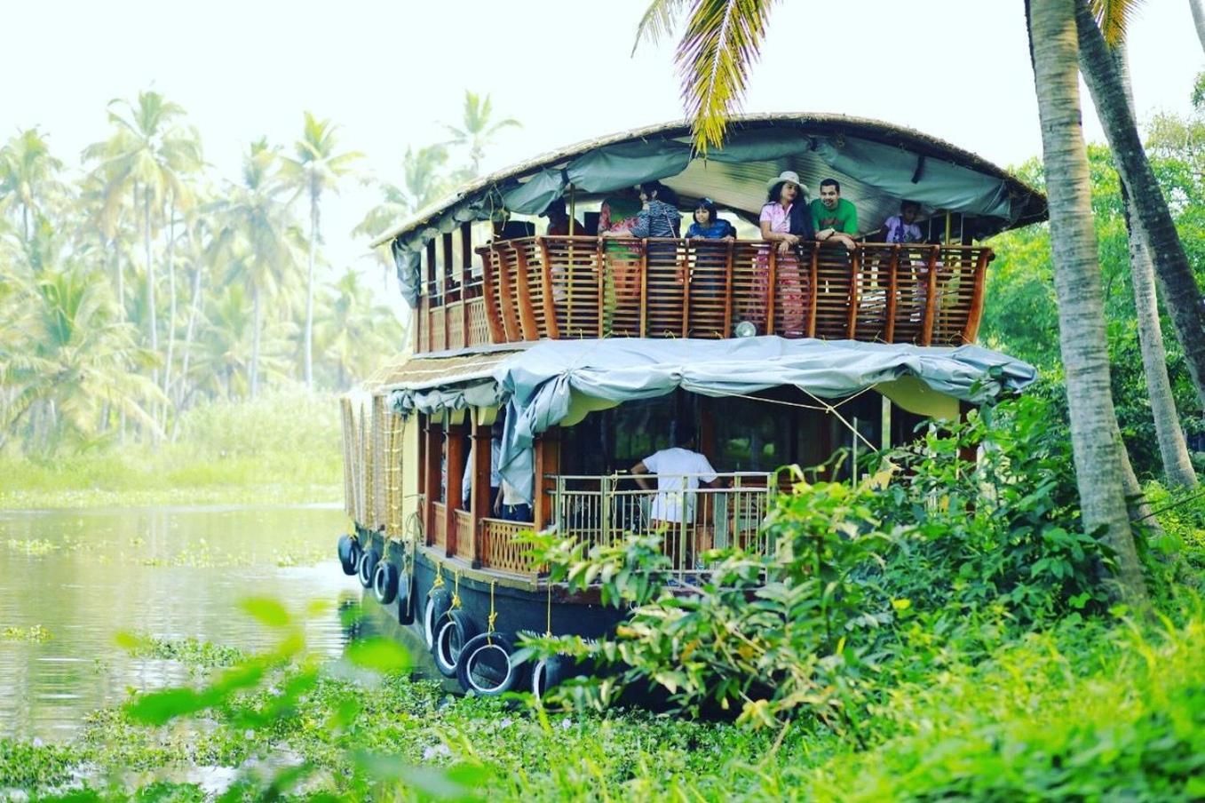 쿠마라콤 Rajahamsam Houseboat 빌라 외부 사진