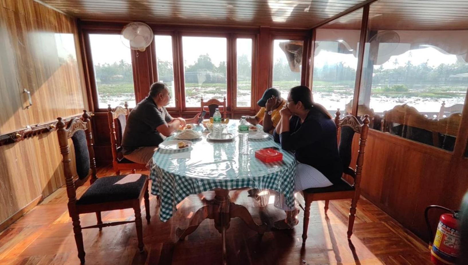 쿠마라콤 Rajahamsam Houseboat 빌라 외부 사진